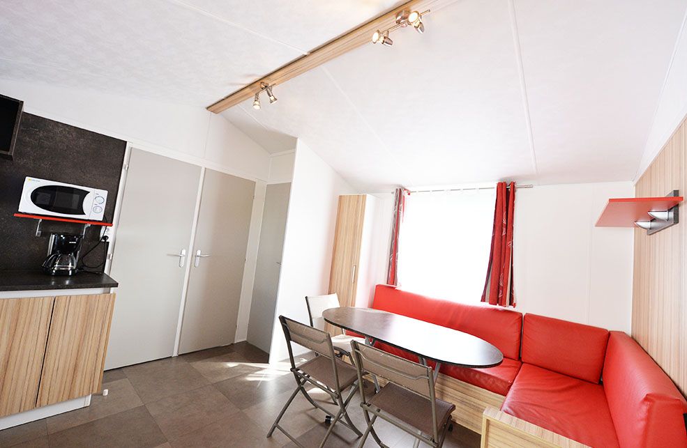 Mobil Home 6/8 Places Grand Confort 3 chambres avec terrasse bois + TV