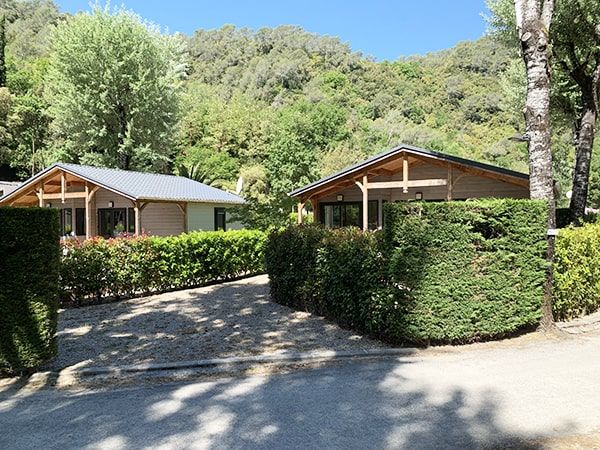 images/establishments/camping-au-vallon-rouge/equipements/camping-apv-provence-chalet-vip-climatise-min.jpeg#joomlaImage://local-images/establishments/camping-au-vallon-rouge/equipements/camping-apv-provence-chalet-vip-climatise-min.jpeg?width=600&height=450
