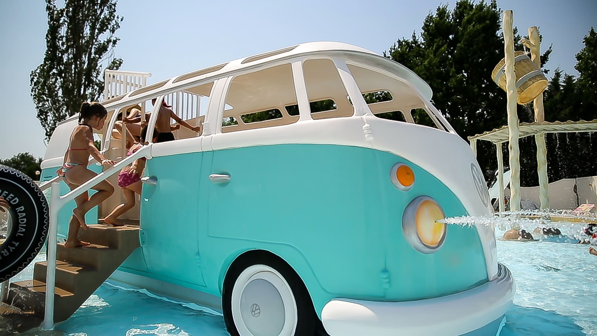 images/establishments/domaine-des-guifettes/enfants/6-domaine-des-guifettes-aire-de-combi-vw.jpg#joomlaImage://local-images/establishments/domaine-des-guifettes/enfants/6-domaine-des-guifettes-aire-de-combi-vw.jpg?width=2000&height=1125