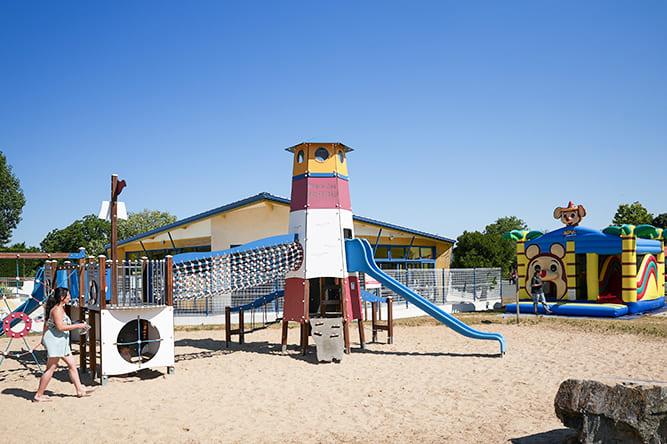 images/establishments/domaine-des-guifettes/enfants/6-domaine-des-guifettes-aire-de-jeux-enfants.jpg#joomlaImage://local-images/establishments/domaine-des-guifettes/enfants/6-domaine-des-guifettes-aire-de-jeux-enfants.jpg?width=667&height=444