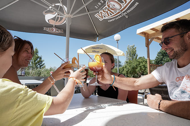 images/establishments/domaine-des-guifettes/equipements/6-domaine-des-guifettes-bar.jpg#joomlaImage://local-images/establishments/domaine-des-guifettes/equipements/6-domaine-des-guifettes-bar.jpg?width=667&height=444