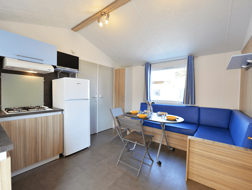 images/hebergements/mh-6-8-p-grand-confort/gc-mobil-home-6-8-3ch-interieur.png
